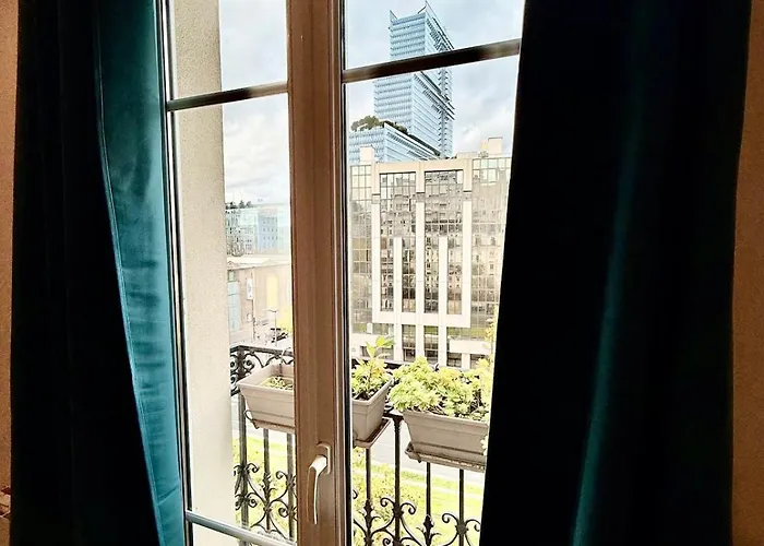 Modern Bright 2 Bedroom 17 *