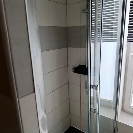 Modern Bright 2 Bedroom 17 Appartement *