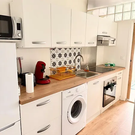 Modern Bright 2 Bedroom 17