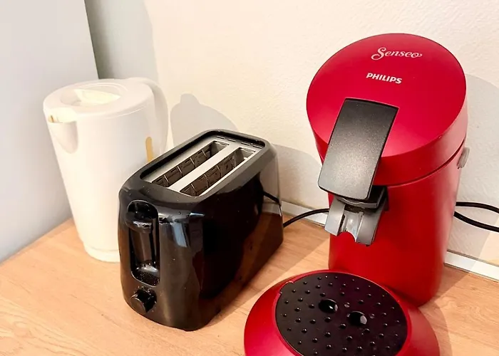 Modern Bright 2 Bedroom 17