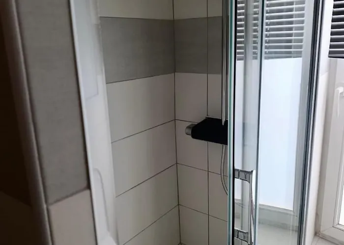 Modern Bright 2 Bedroom 17 Appartement *