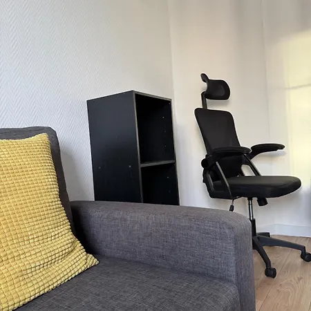 Modern Bright 2 Bedroom 17 Daire