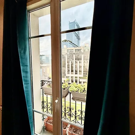Modern Bright 2 Bedroom 17 *