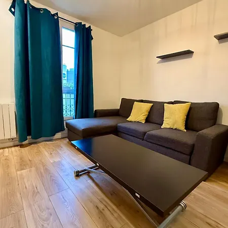 Modern Bright 2 Bedroom 17 Apartment Paris